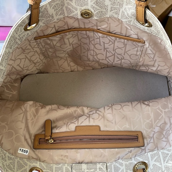 Calvin Klein Logo Huge Tote 20 x 11.5 x 7.25" Cream w Cognac Handles NWOT - Picture 2 of 5